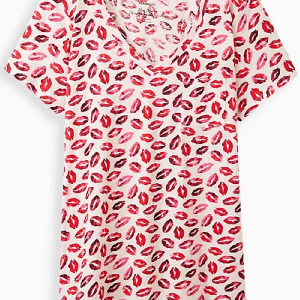 TORRID 3X Kissy Lips T-shirt